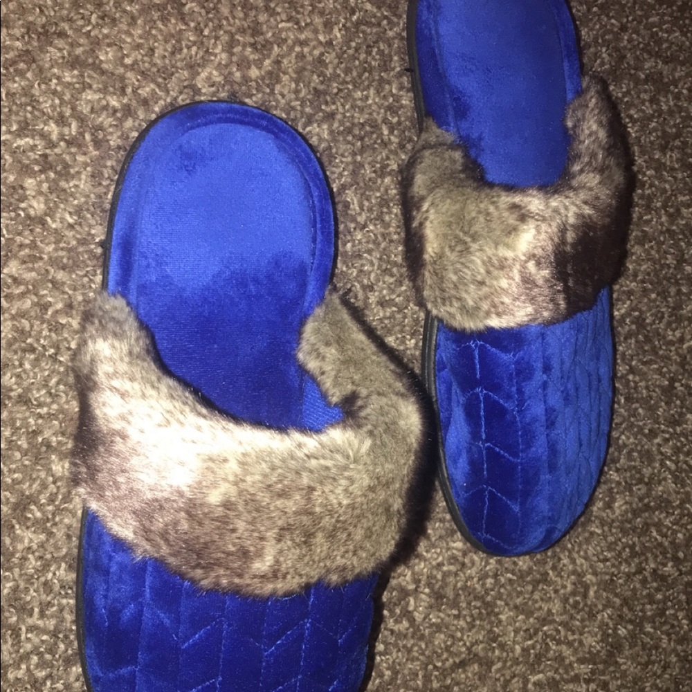 Never Worn Isotoner Slippers